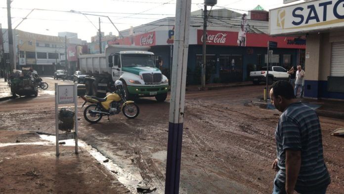 IBATÉ | Zé Parrella mostra solidariedade e envia caminhões para ajudar na limpeza de São Carlos