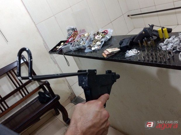 armas-e-drogas-sao-encontradas-4