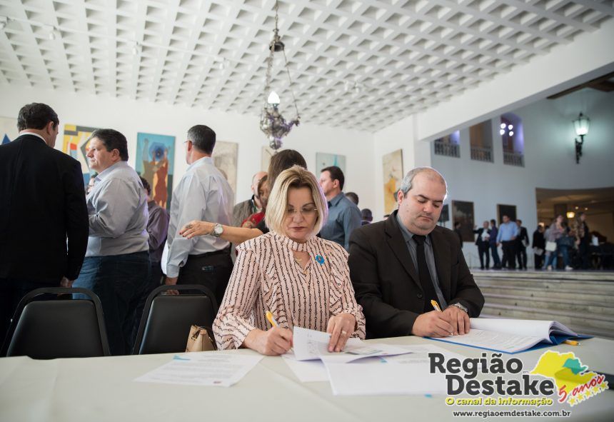 Café da manhã e assinatura de convenios