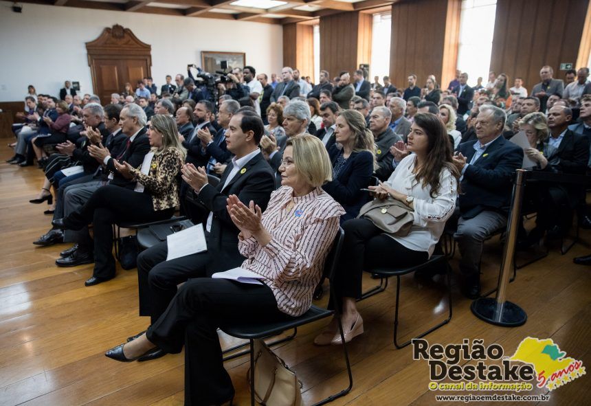Café da manhã e assinatura de convenios