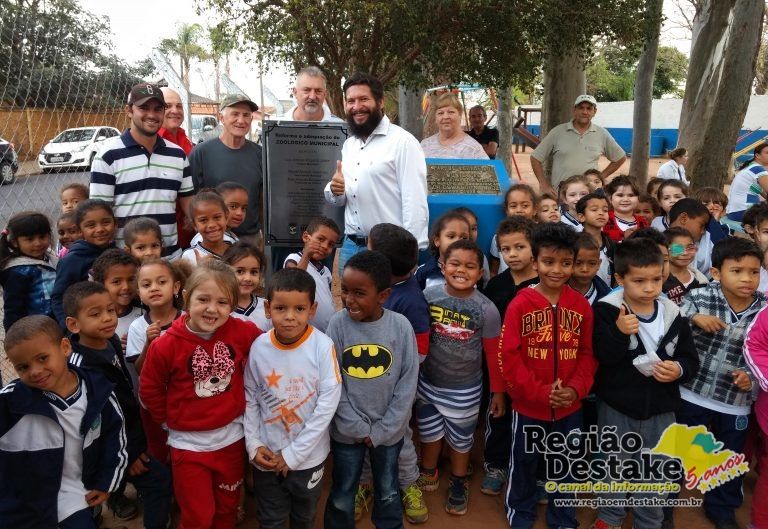 Prefeito Juninho Rogante participou do descerramento da placa inaugural