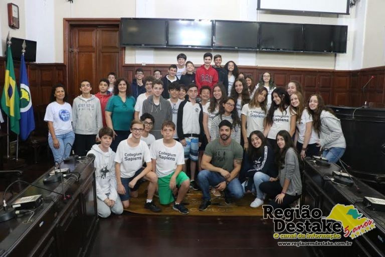 POLÍTICA | Câmara Municipal recebe alunos do Collegium Sapiens