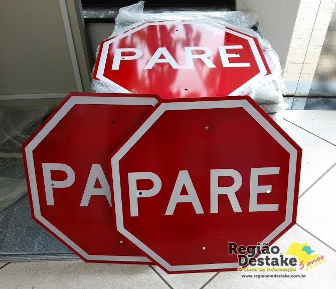 REGIÃO | Prefeitura de Dourado inicia a instalação de novas placas de trânsito