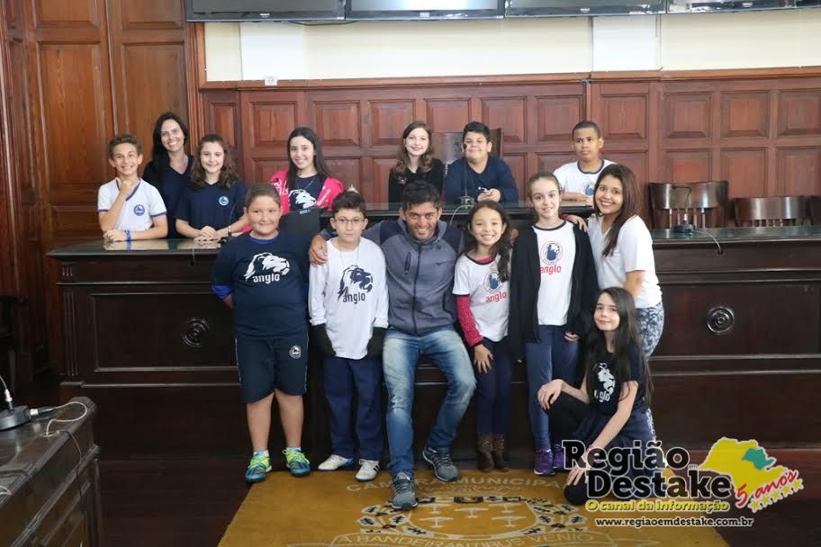 SÃO CARLOS | Alunos do Colégio Anglo visitam a Câmara Municipal