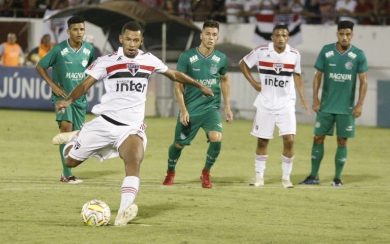 copinha-sao-paulo-goleia-guarani-em-araraquara-KfPK