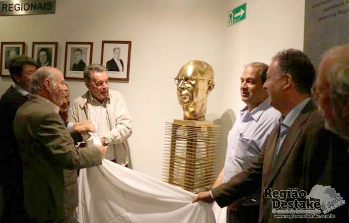 BUSTO