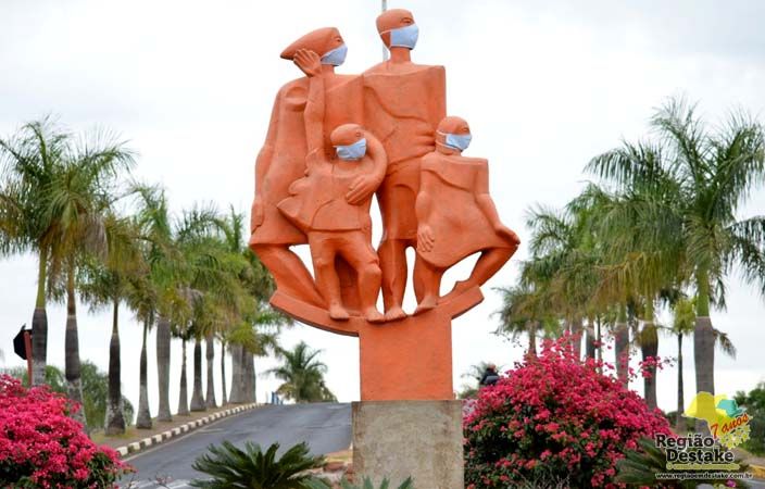 monumento02