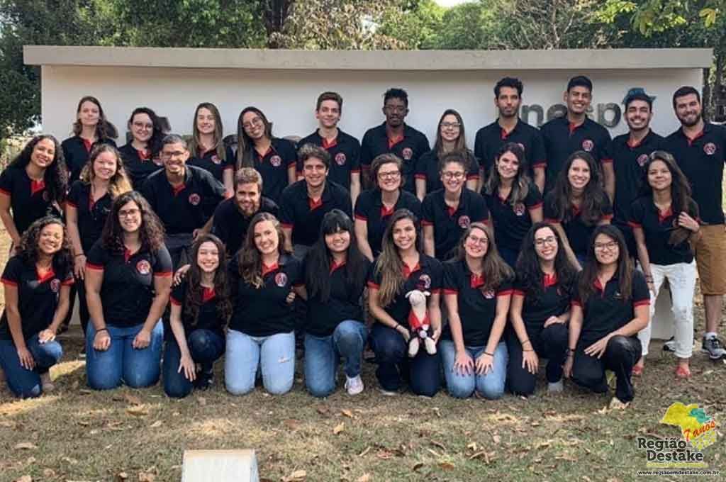 ESTUDANTES01