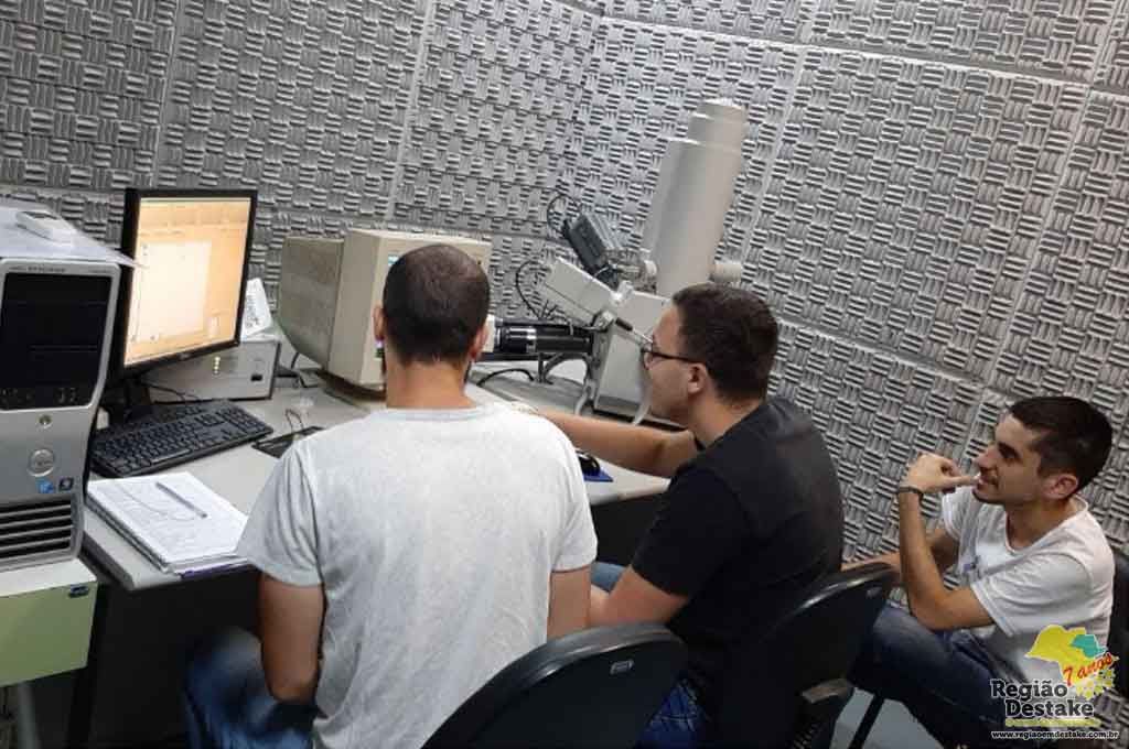 ESTUDANTES