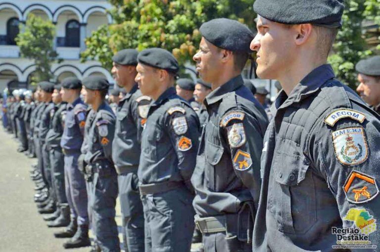 policiais