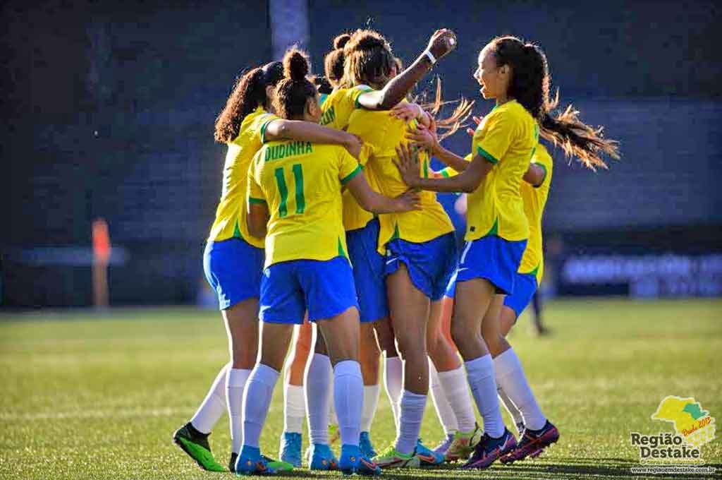 FUTEBOL  Guerreirinhas Grenás disputam título pela Seleção Sub-17 - Região  em Destake