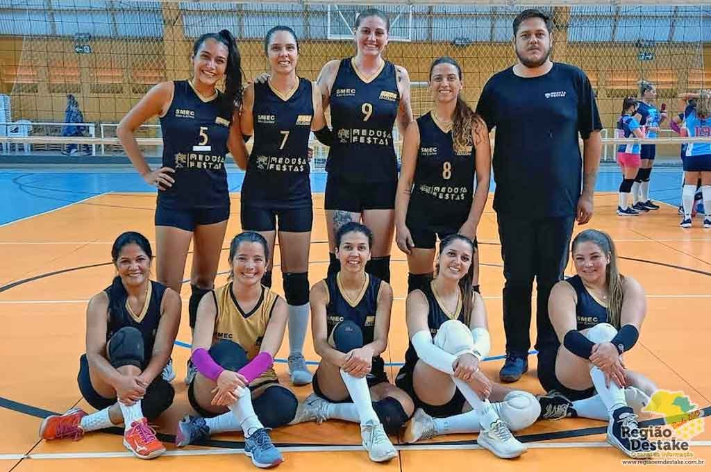 São Carlos Clube - Equipe de vôlei mirim do SCC foi campeã em Festival