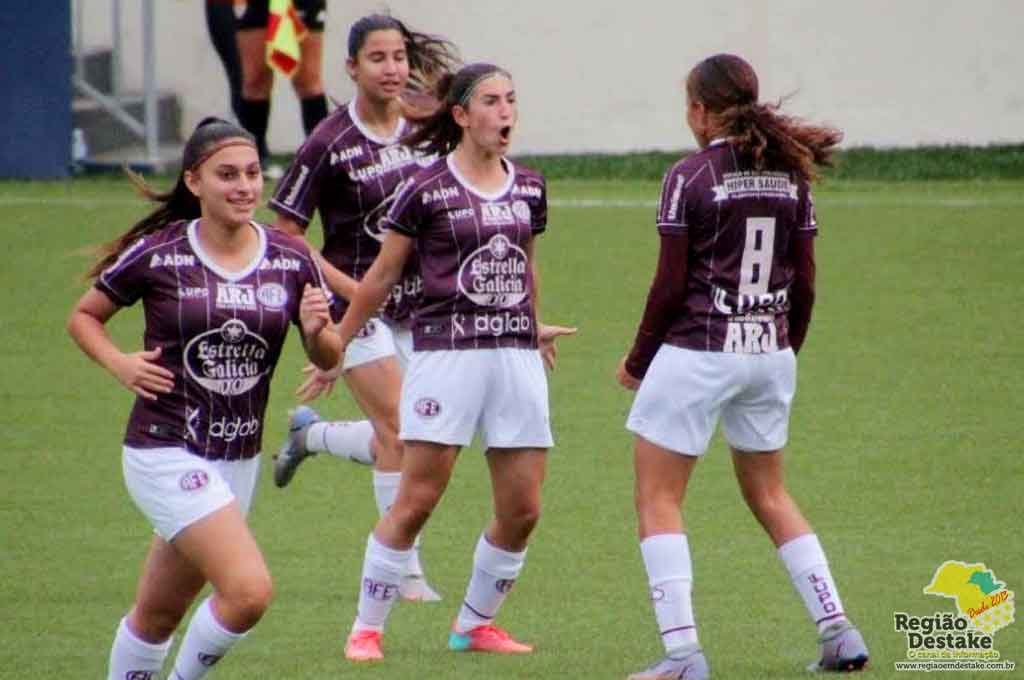 Sub-15 feminino da Ferroviária vai à semifinal do Paulista