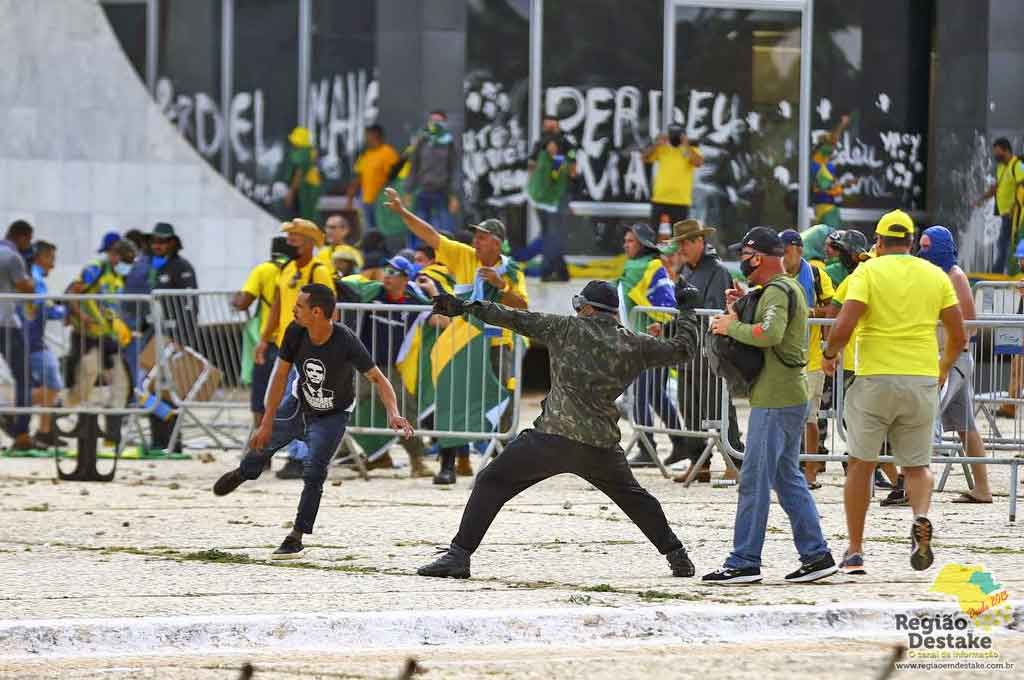 MANIFESTT