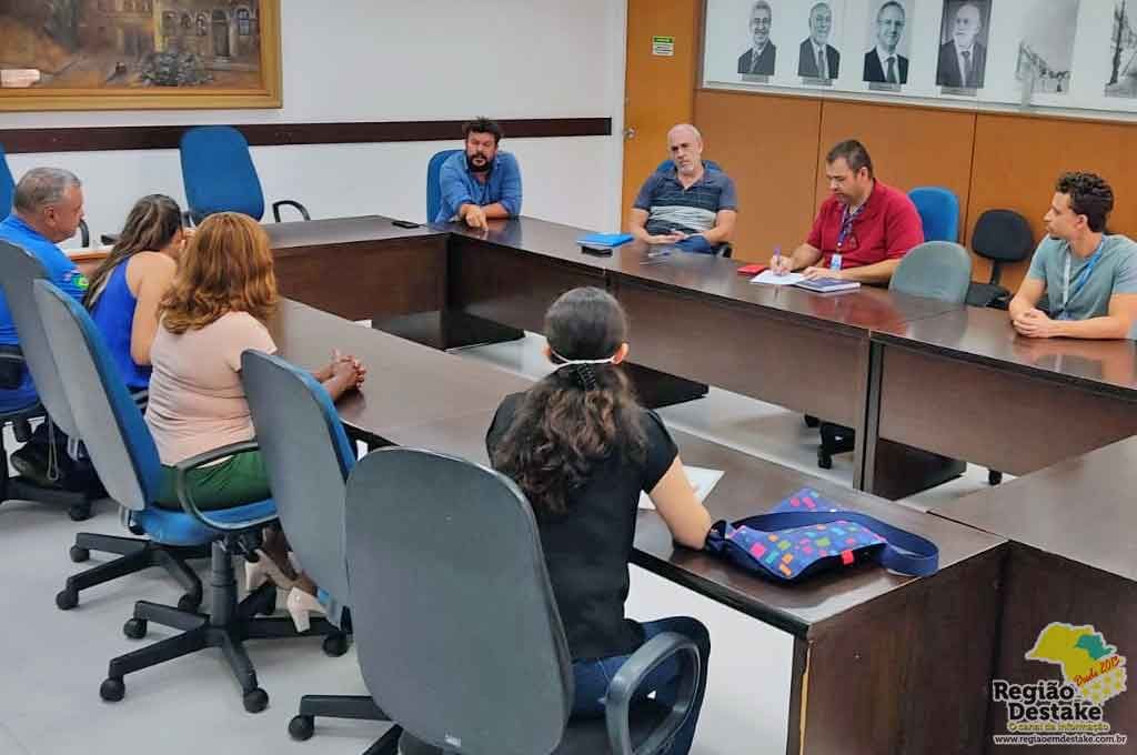 REUNIAO