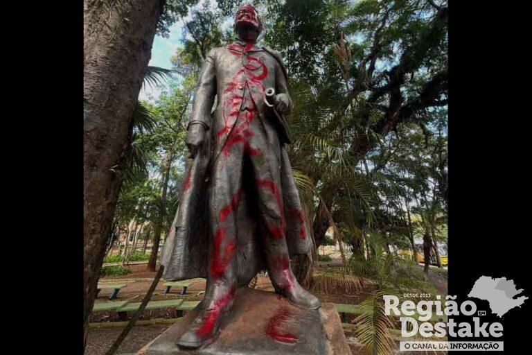 ESTATUA01