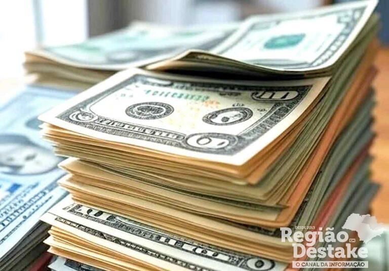 DOLARES