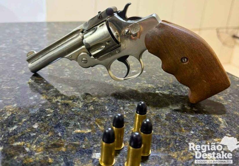 REVOLVER 02