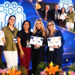 Jornalistas Karine Teixeira e Geovana Alves representam a Santa Casa de São Carlos em premiação estadual de boas práticas em Recursos Humanos.