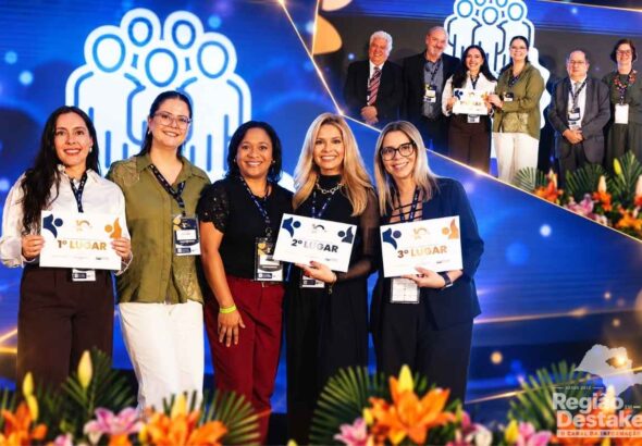 Jornalistas Karine Teixeira e Geovana Alves representam a Santa Casa de São Carlos em premiação estadual de boas práticas em Recursos Humanos.